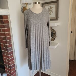Kaktus Gray Long Sleeve Pleated Dress Size Large NWT
